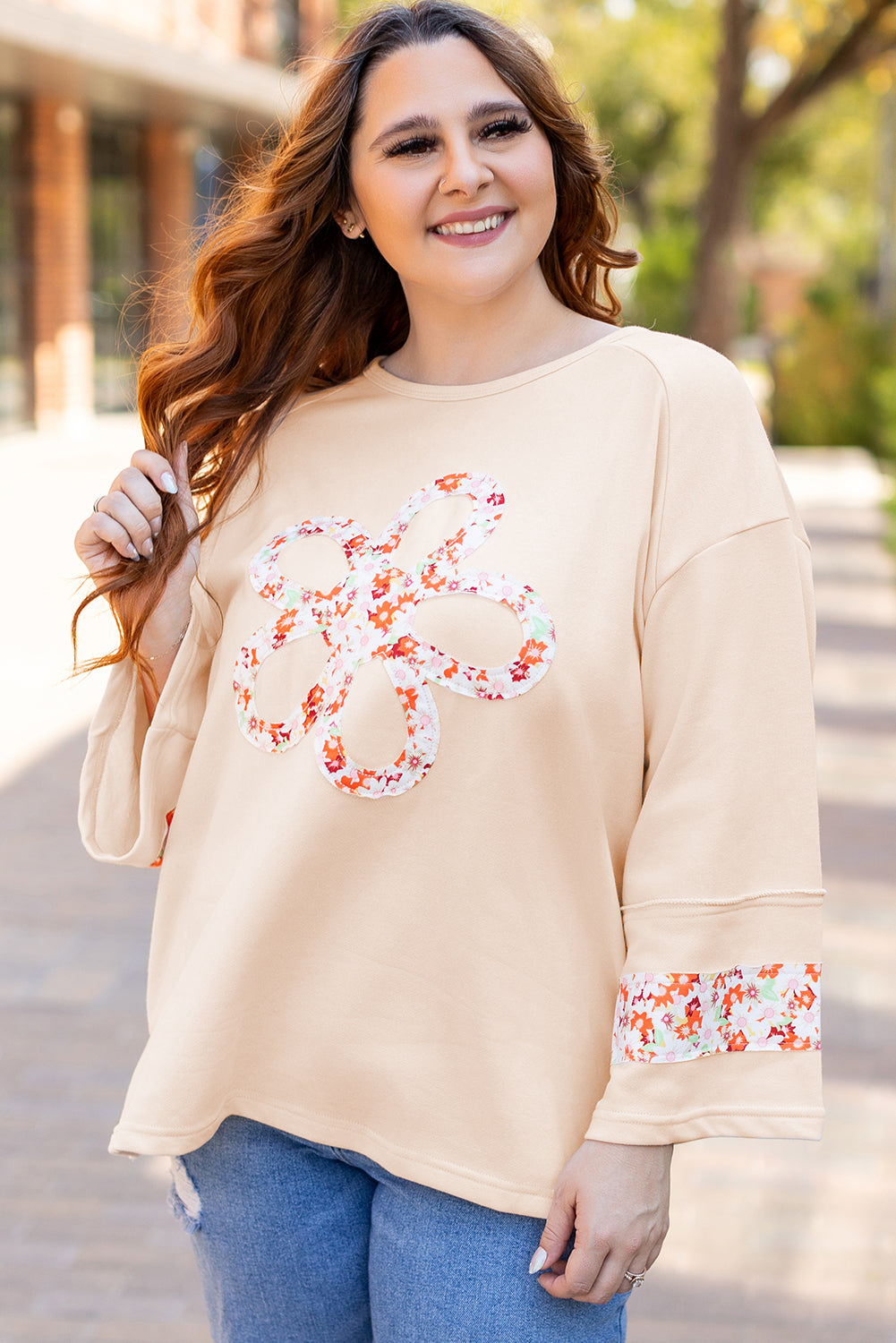 Plus Size Flower Patched Side Slits Crewneck Top