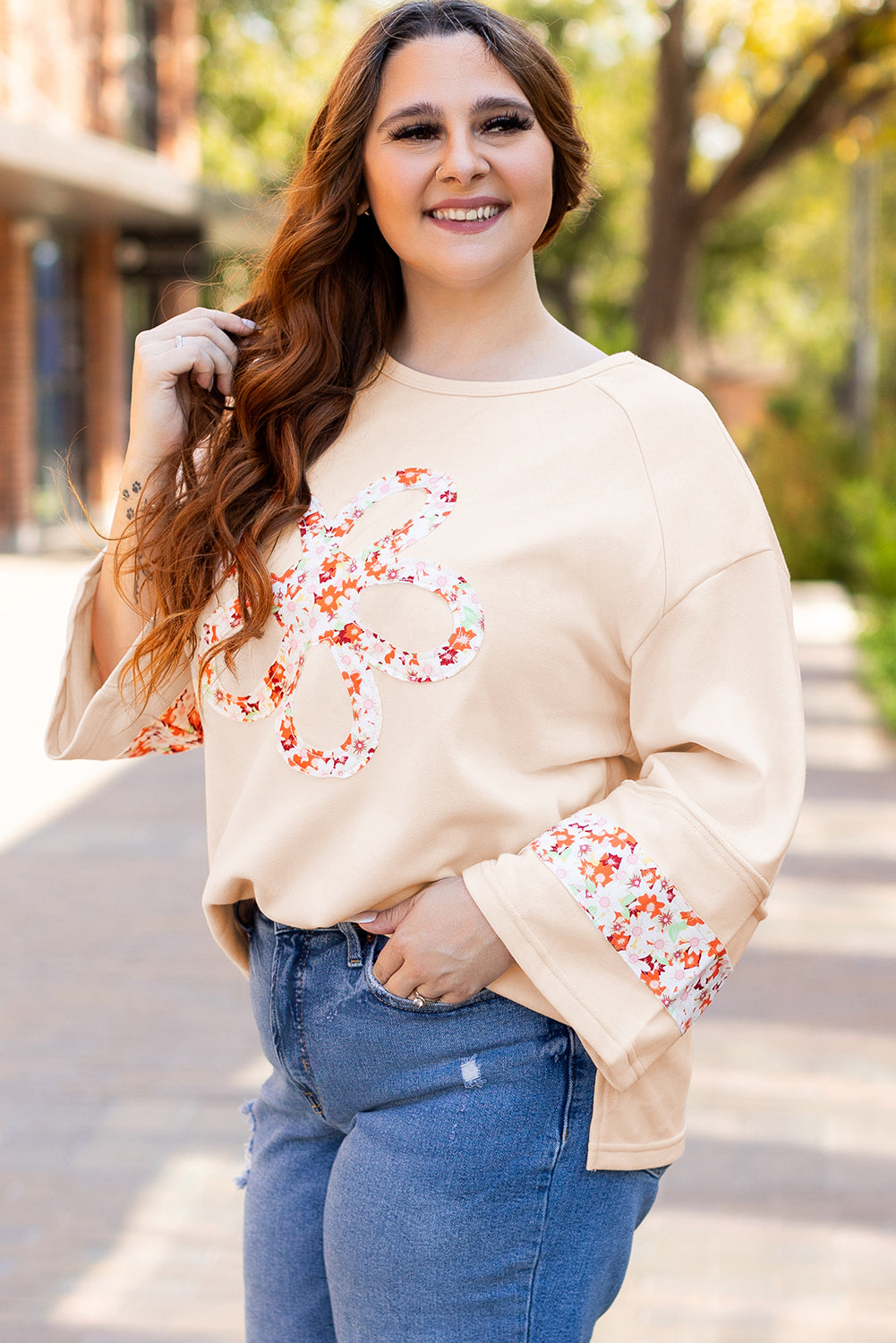 Plus Size Flower Patched Side Slits Crewneck Top