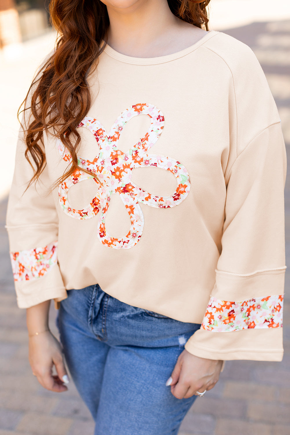 Plus Size Flower Patched Side Slits Crewneck Top