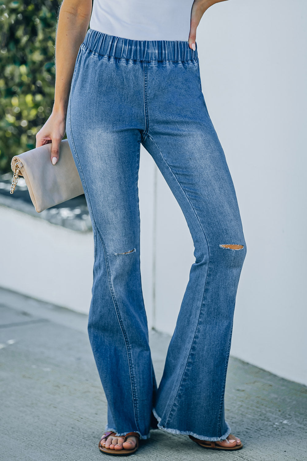 Distressed-Jeans mit Schlaghose