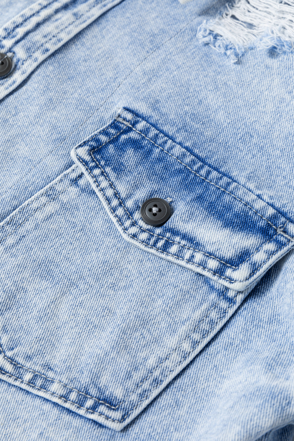 Übergroße Jeansjacke mit kontrastierender Kapuze