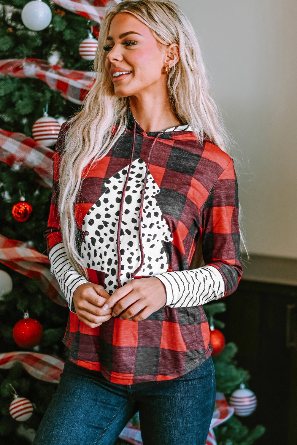 Plaid Patch Sleeve Leopard Christmas Tree Graphic Hoodie