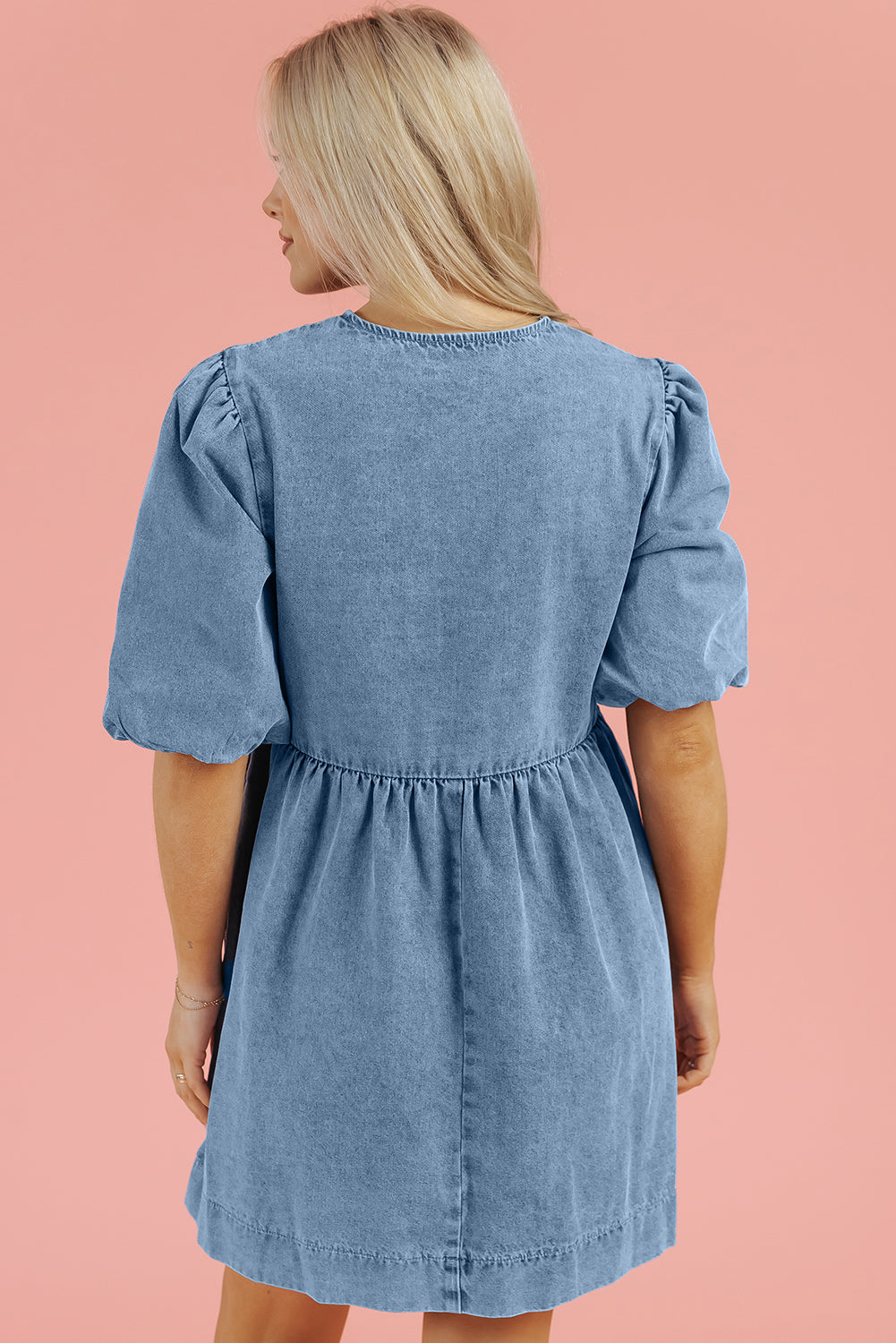 Robe courte en jean à manches bouffantes et nœud papillon