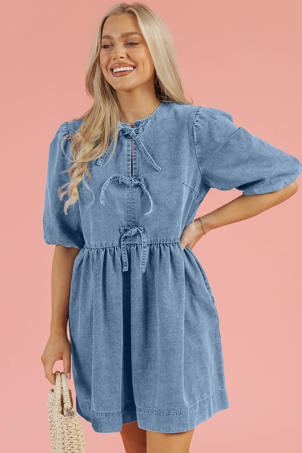 Robe courte en jean à manches bouffantes et nœud papillon